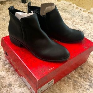 BRAND NEW American Rag Acadeep Booties